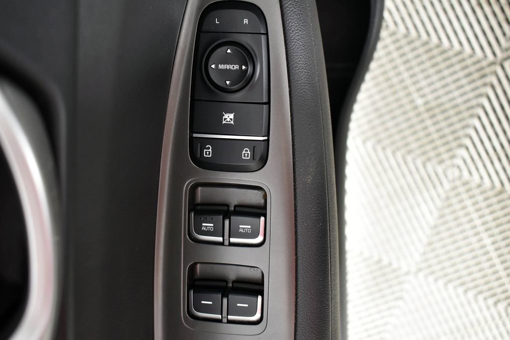 Used 2020 Kia Optima S image 10