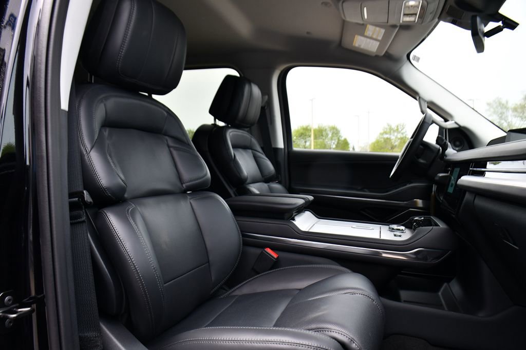 New 2026 Lincoln Navigator Premiere AWD/4WD image 16