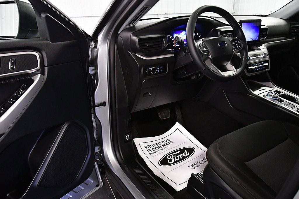 Used 2023 Ford Explorer XLT image 16