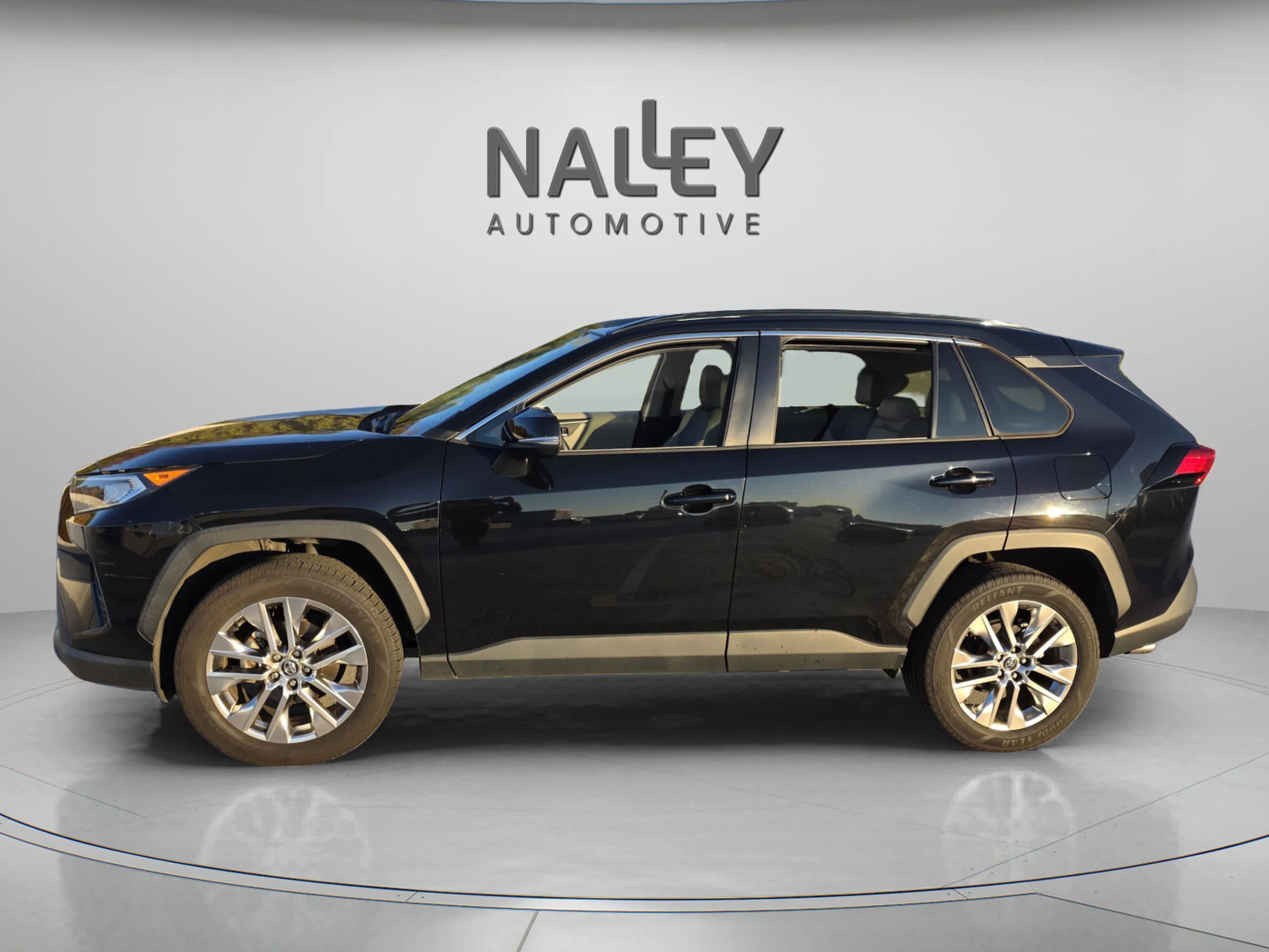 Used 2020 Toyota RAV4 XLE Premium image 2