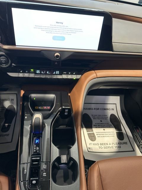 Used 2025 Toyota Crown Signia w/ Advanced Technology Package image 12