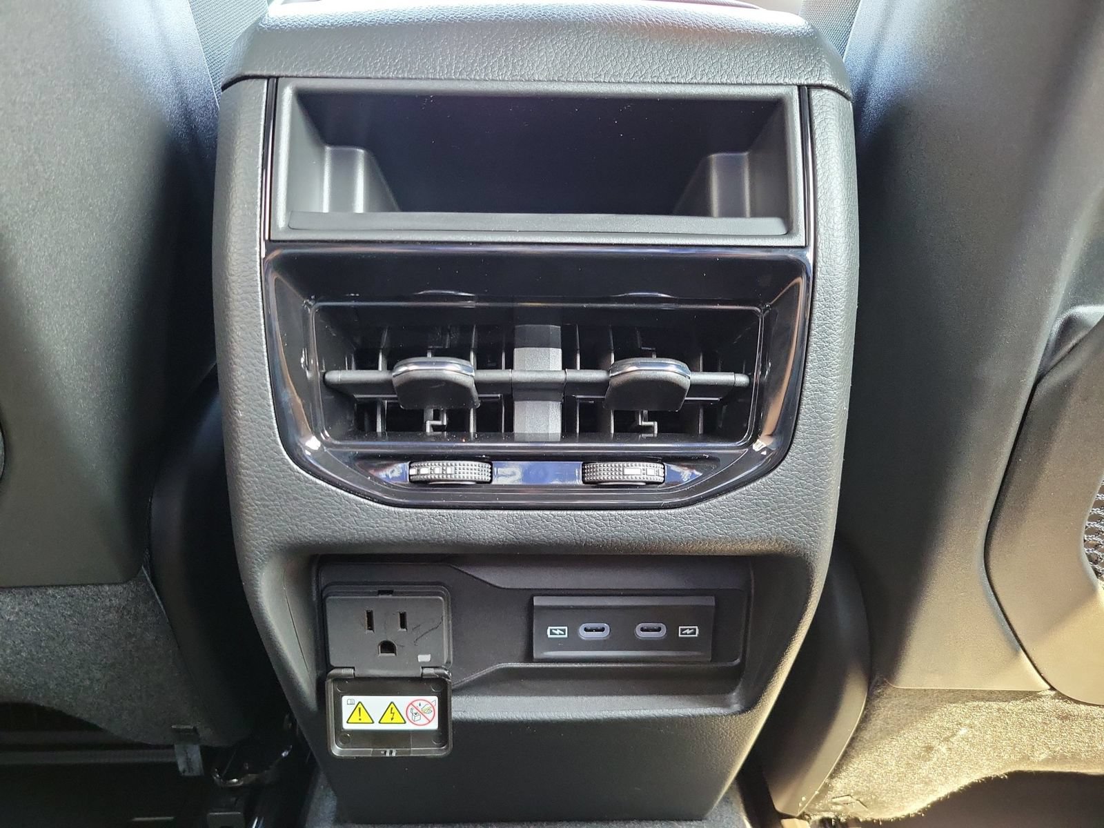 New 2027 Jeep Grand Cherokee Limited RWD image 11