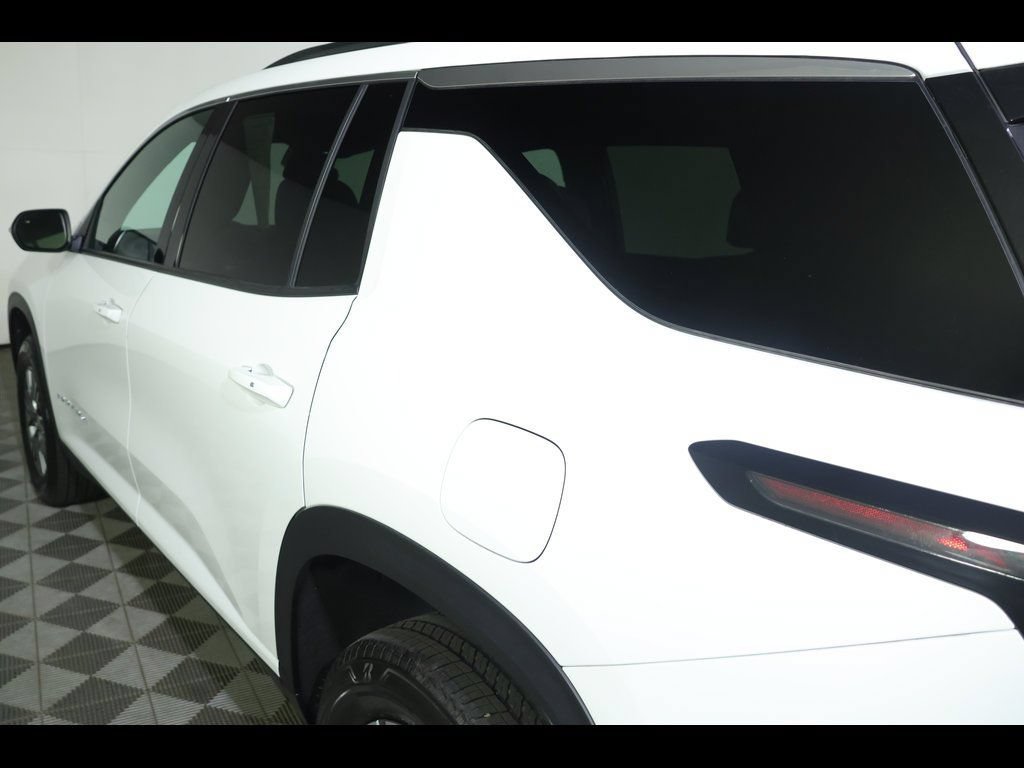Used 2025 Chevrolet Traverse LT AWD/4WD image 17