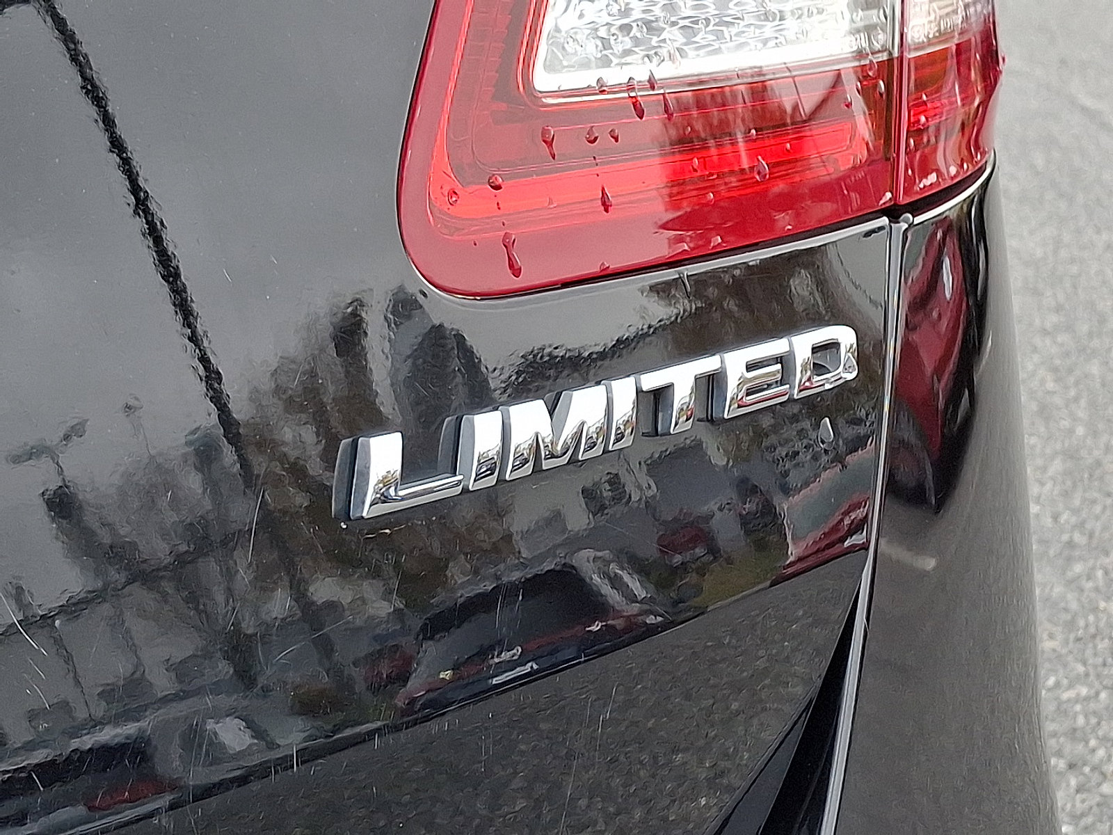 Used 2018 Ford Taurus Limited image 30