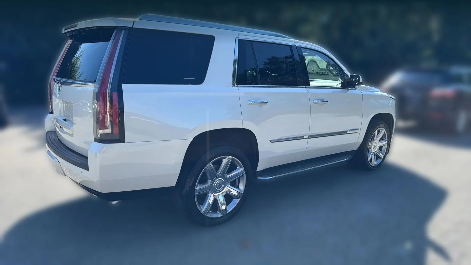 Used 2015 Cadillac Escalade Luxury image 5