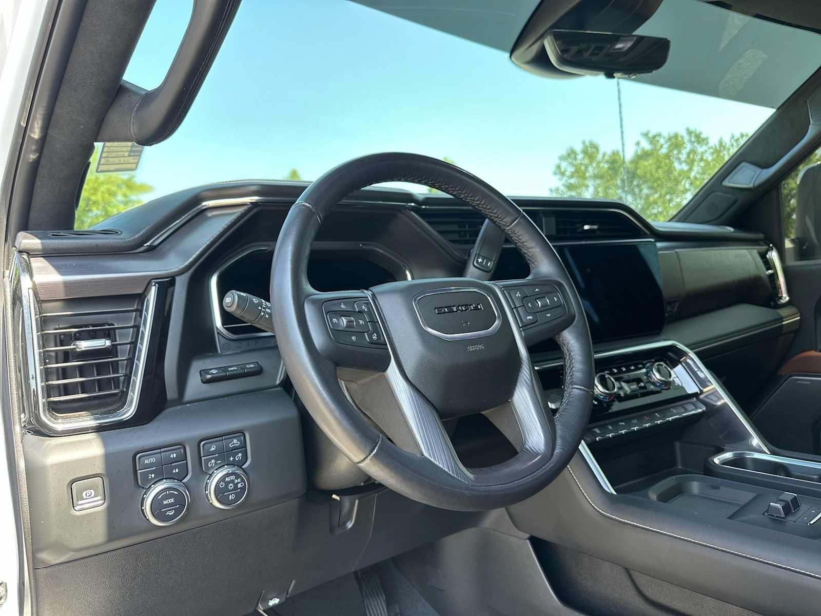 Certified 2025 GMC Sierra 2500 Denali Ultimate AWD/4WD image 16