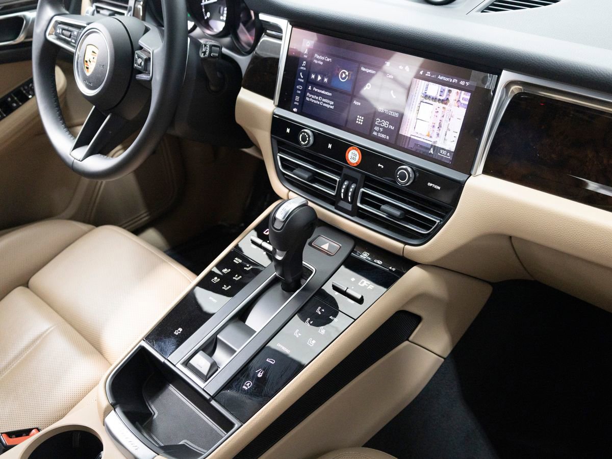 Certified 2025 Porsche Macan image 35