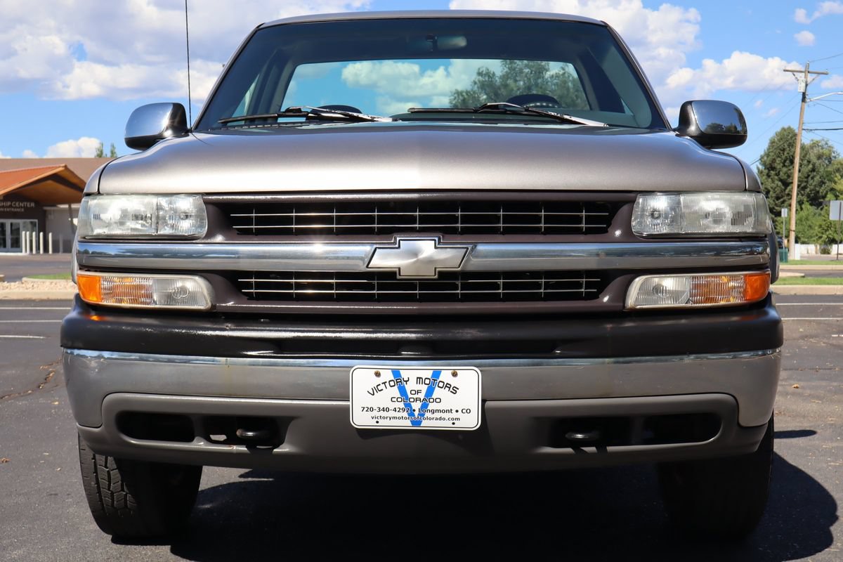 Used 1999 Chevrolet Silverado 2500 LS w/ Firm Ride Suspension Pkg AWD/4WD image 13