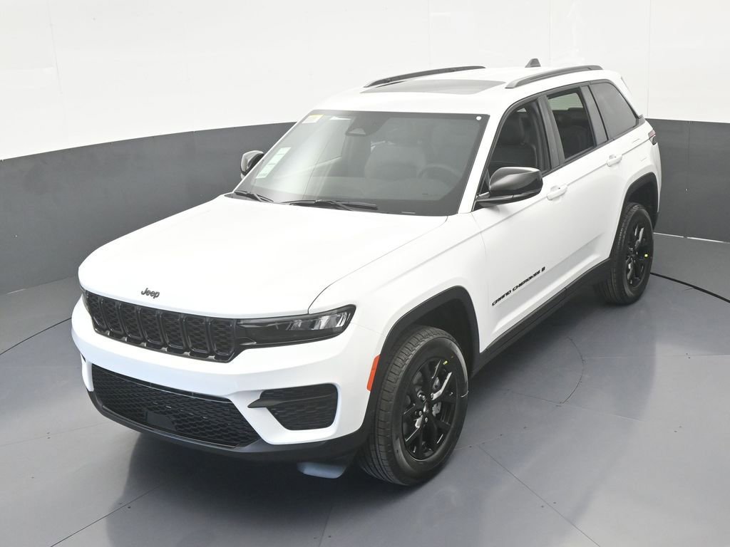 Used 2025 Jeep Grand Cherokee Altitude RWD image 38