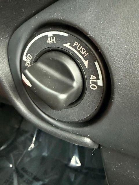 Used 2023 Nissan Frontier PRO-4X w/ Pro Convenience Package image 32