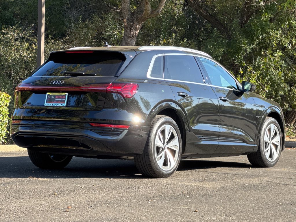 Used 2024 Audi Q8 e-tron Premium Plus w/ Premium Plus Package AWD/4WD image 7