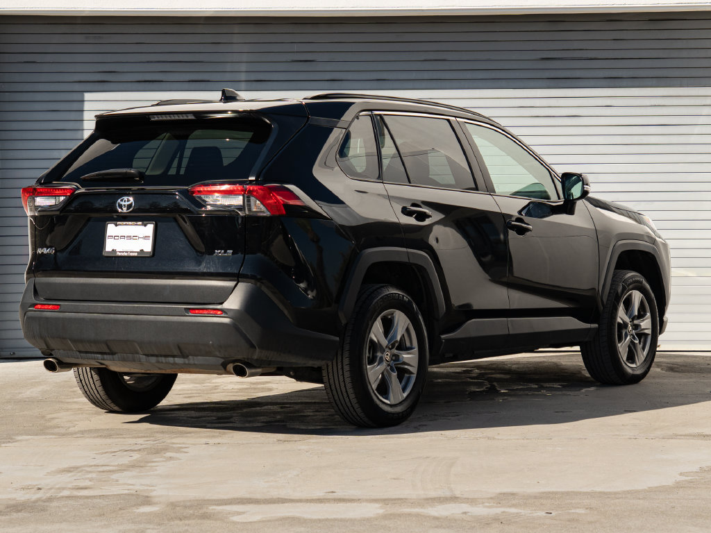 Used 2025 Toyota RAV4 XLE FWD image 27