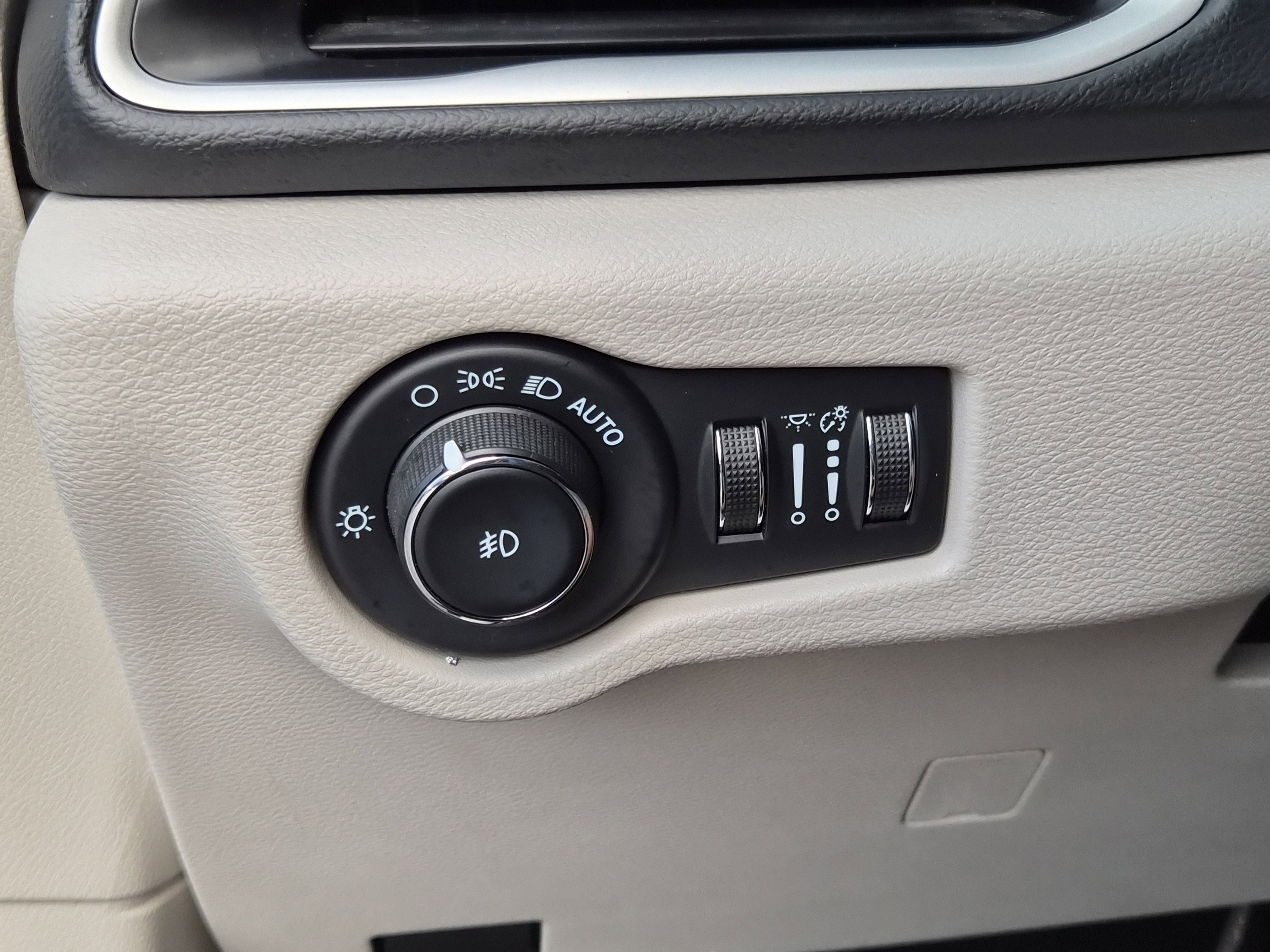 Used 2022 Chrysler Pacifica Touring-L image 19