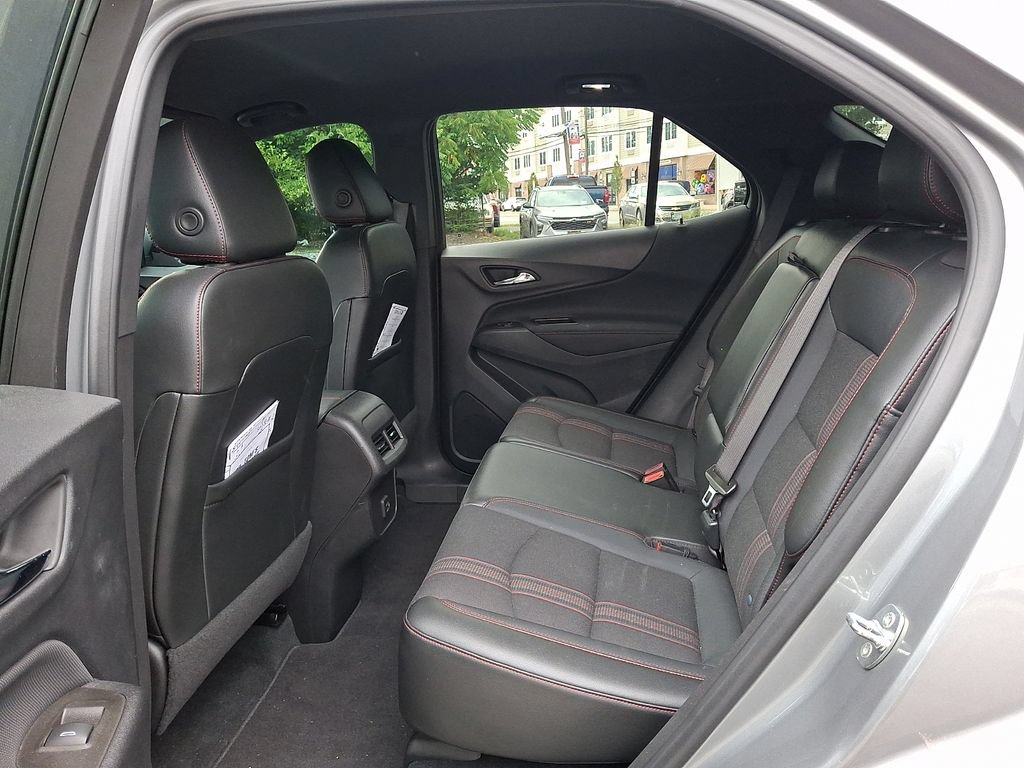 Used 2023 Chevrolet Equinox RS AWD/4WD image 10