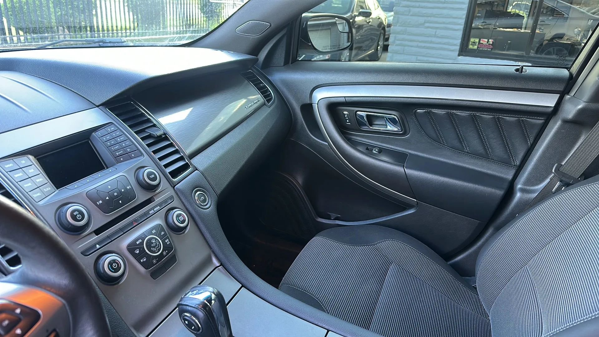 Used 2015 Ford Taurus SEL image 11