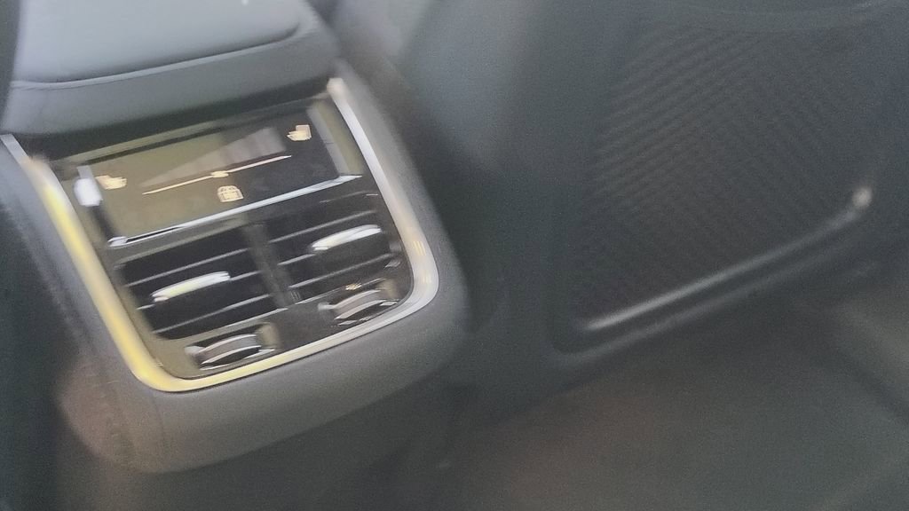 New 2026 Volvo XC90 B6 Ultra image 31