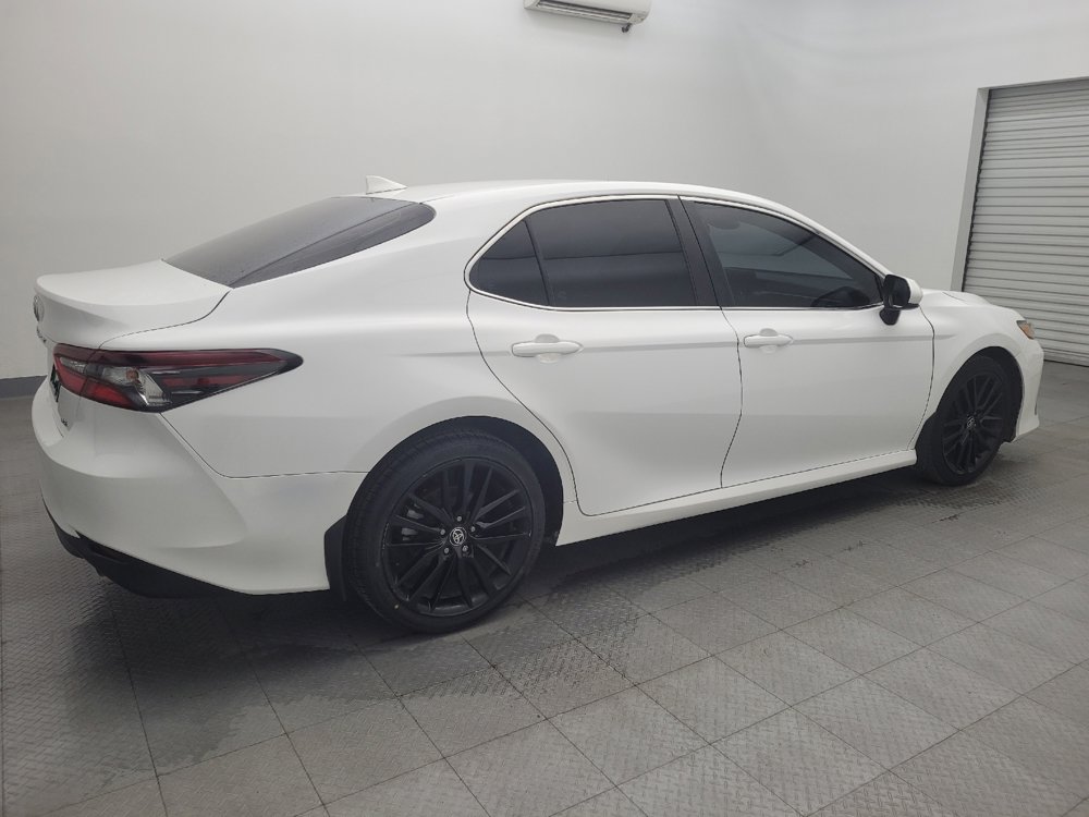 Used 2021 Toyota Camry LE image 10