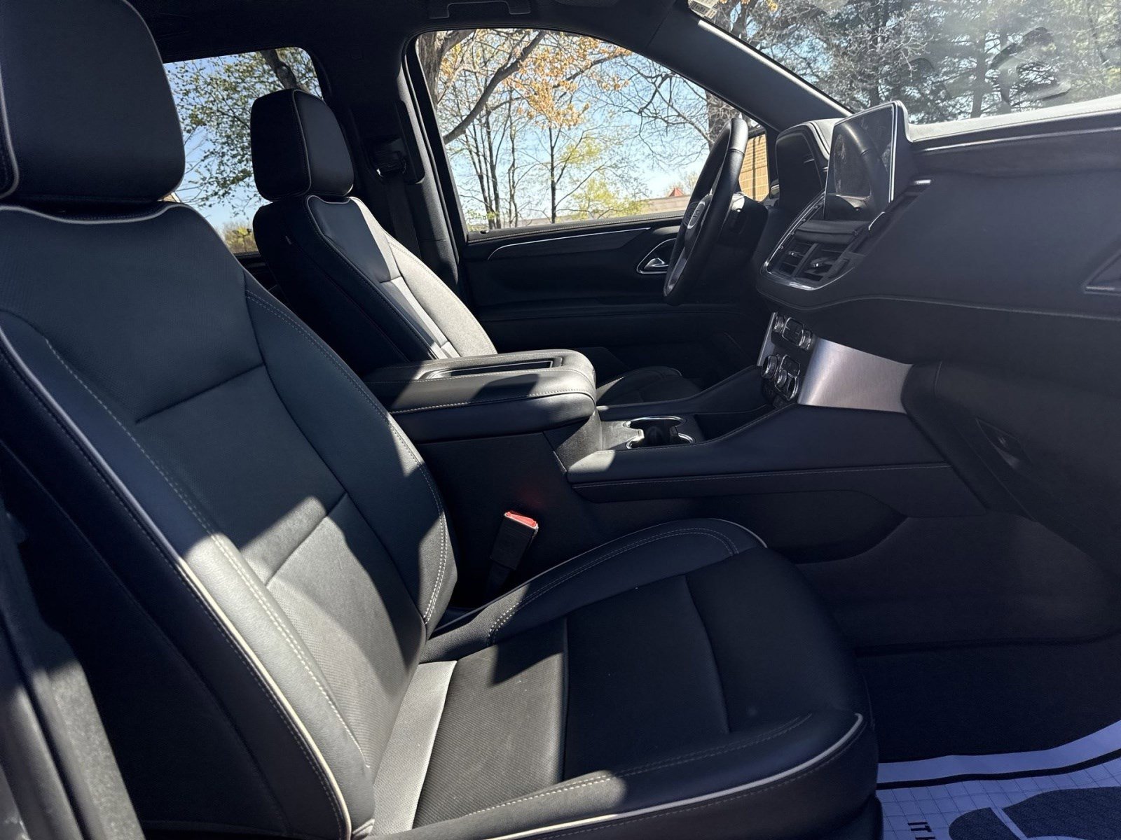 Used 2022 GMC Yukon SLT w/ SLT Premium Package image 26