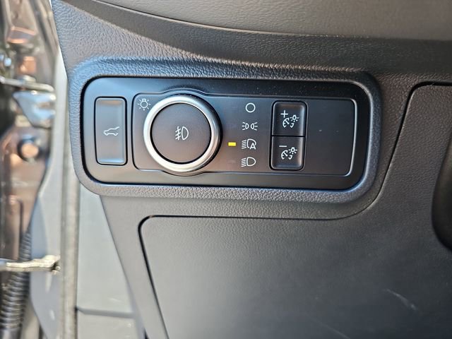 Used 2025 Ford Explorer Active w/ Active Comfort Package RWD image 32