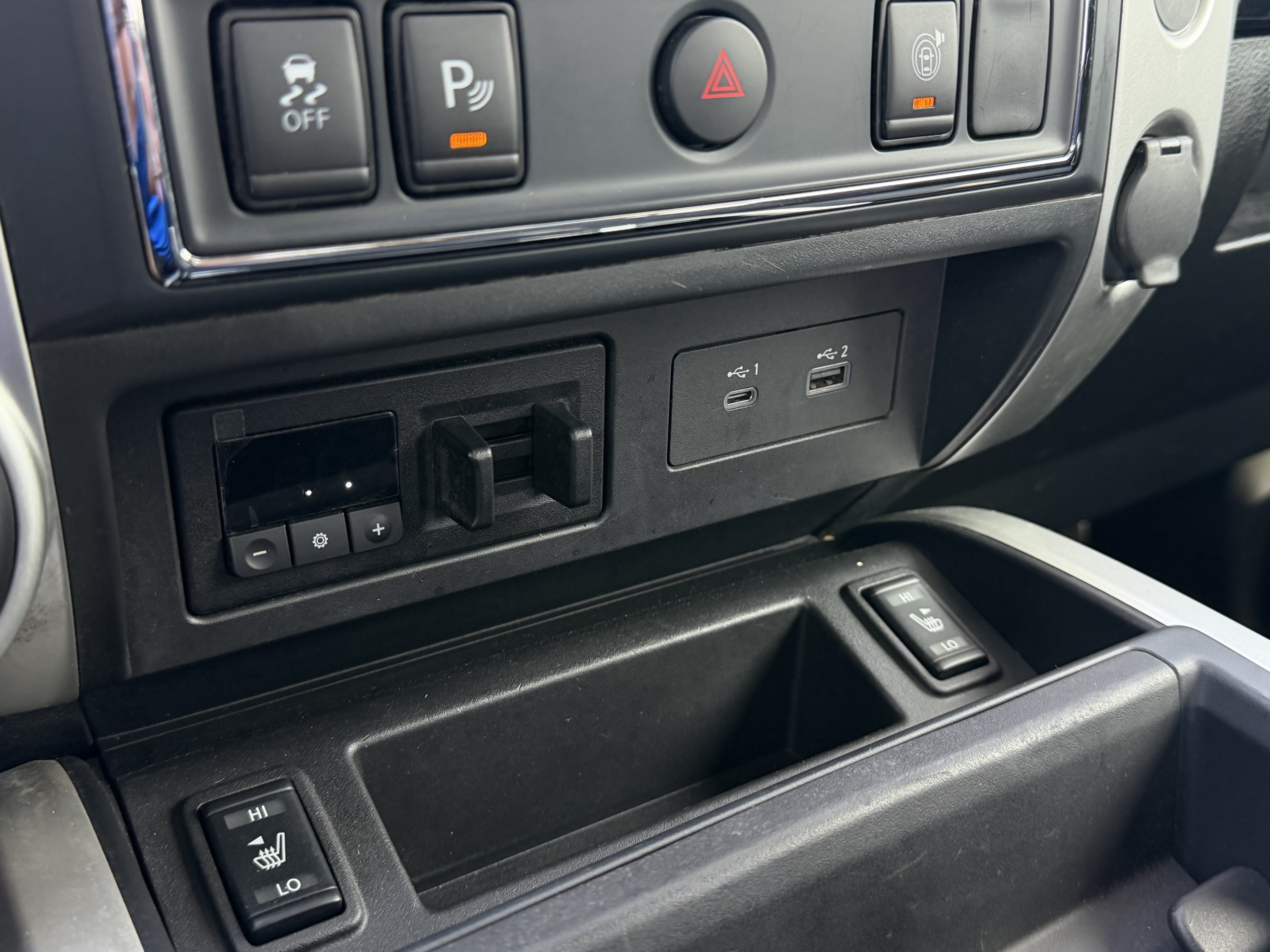 Used 2021 Nissan Titan SV w/ SV Convenience Package AWD/4WD image 23