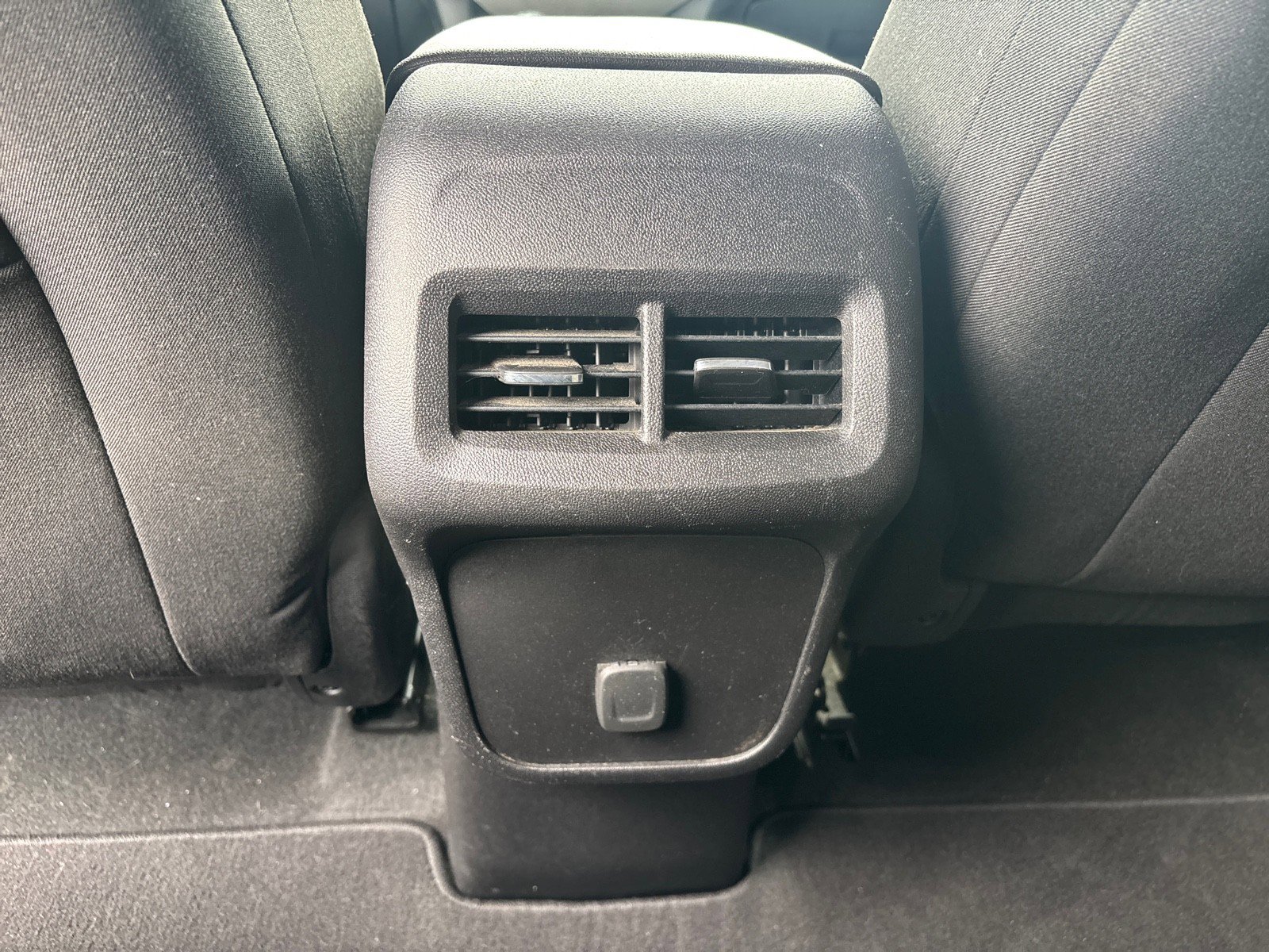 Used 2018 Chevrolet Equinox LT image 35
