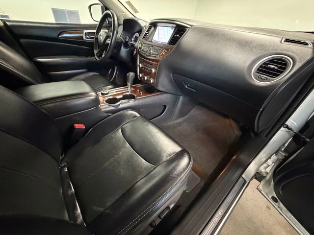 Used 2020 Nissan Pathfinder Platinum image 10