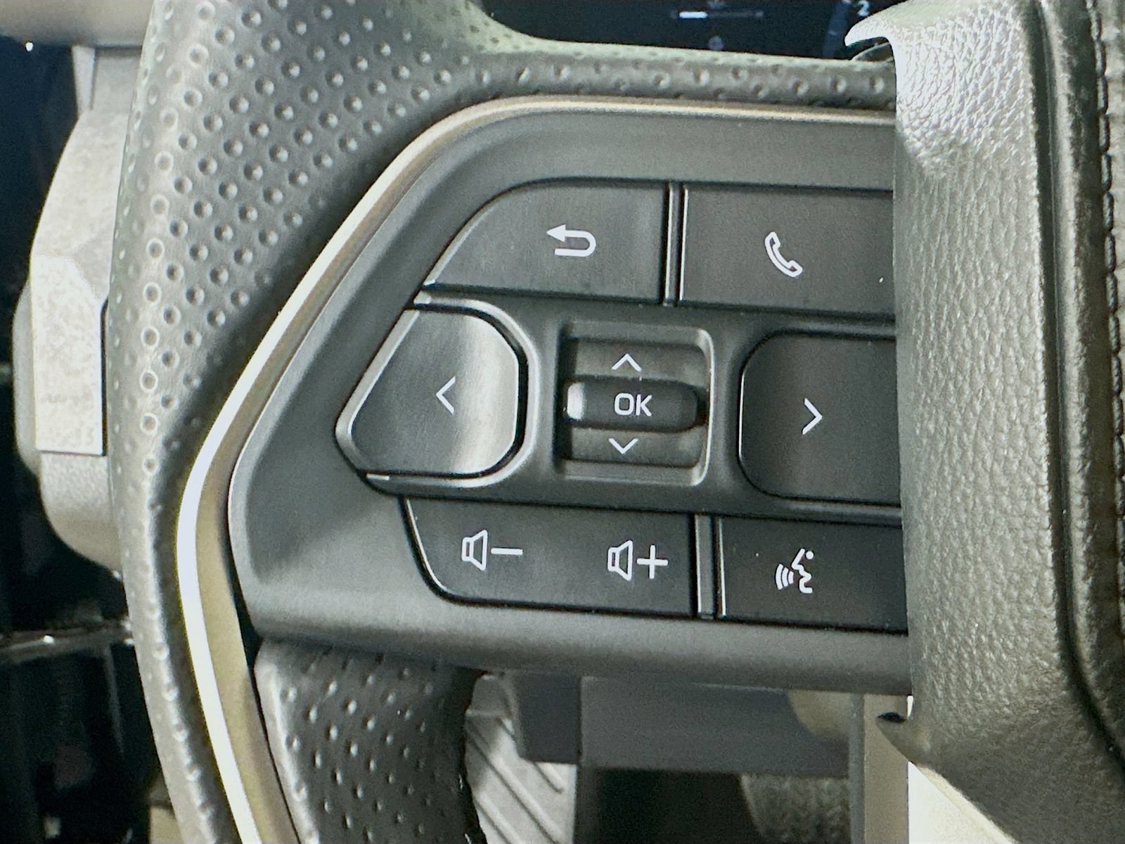 Used 2025 Toyota 4Runner Trailhunter AWD/4WD image 19