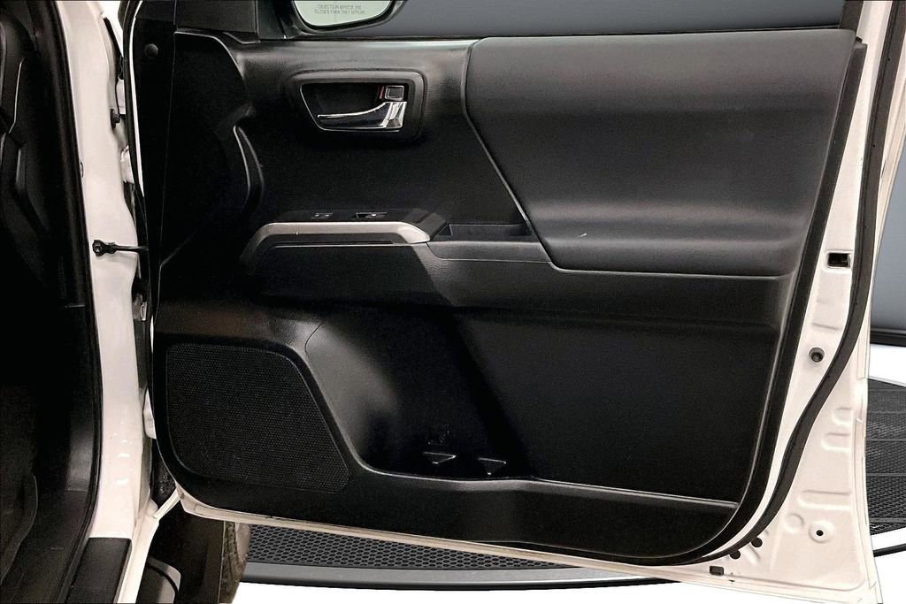 Used 2019 Toyota Tacoma TRD Off-Road AWD/4WD image 29