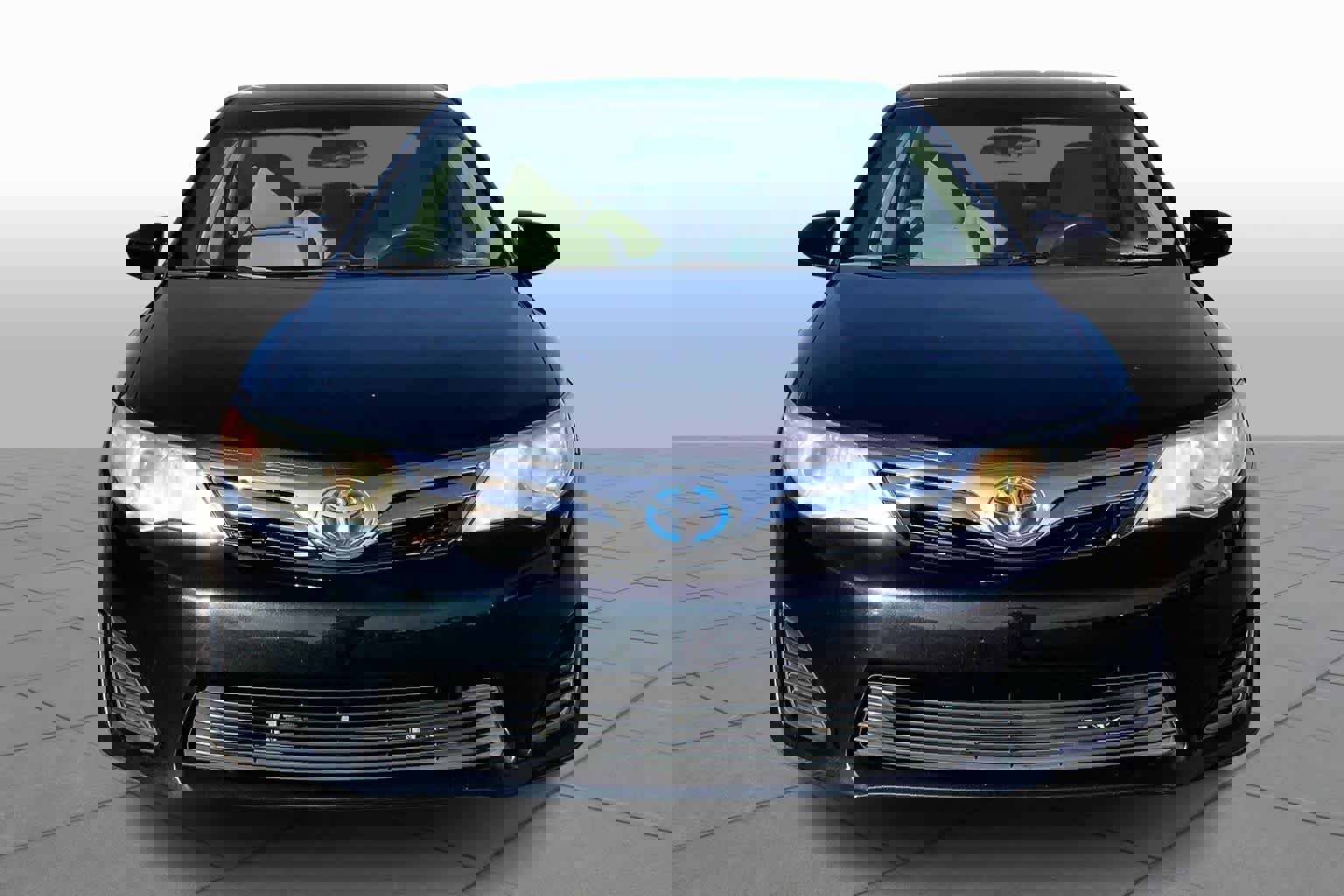 Used 2012 Toyota Camry LE image 3