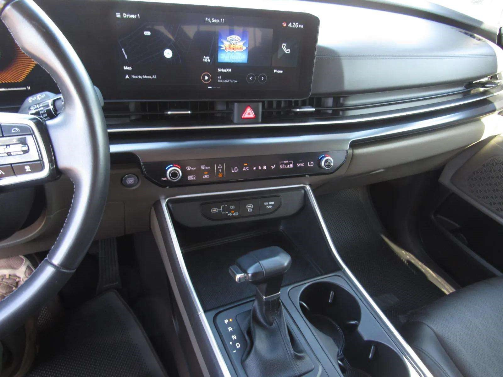 Used 2025 Kia Carnival FWD image 18