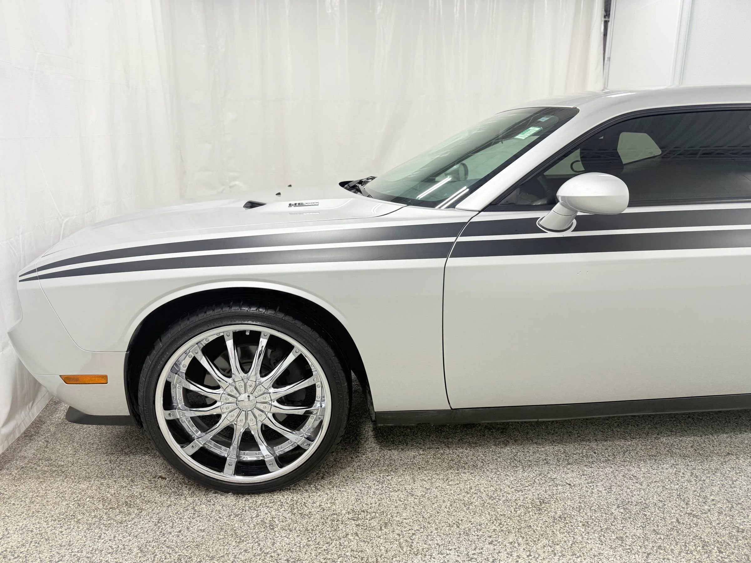 Used 2010 Dodge Challenger R/T image 4