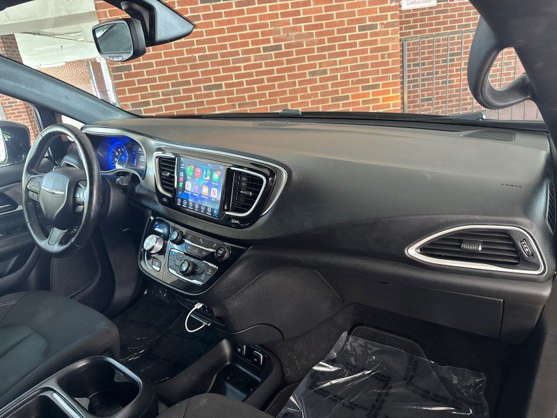 Used 2020 Chrysler Pacifica Touring w/ S Appearance Package FWD image 22