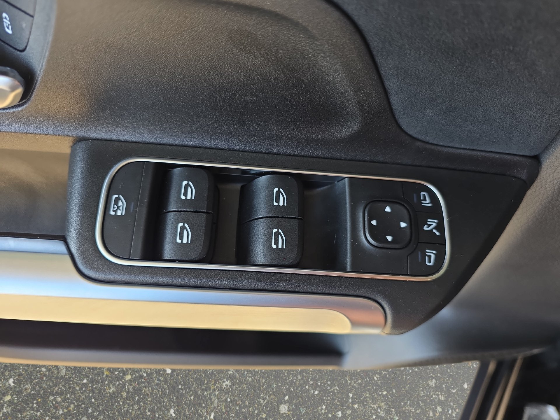 Used 2026 Mercedes-Benz GLB 250 image 27