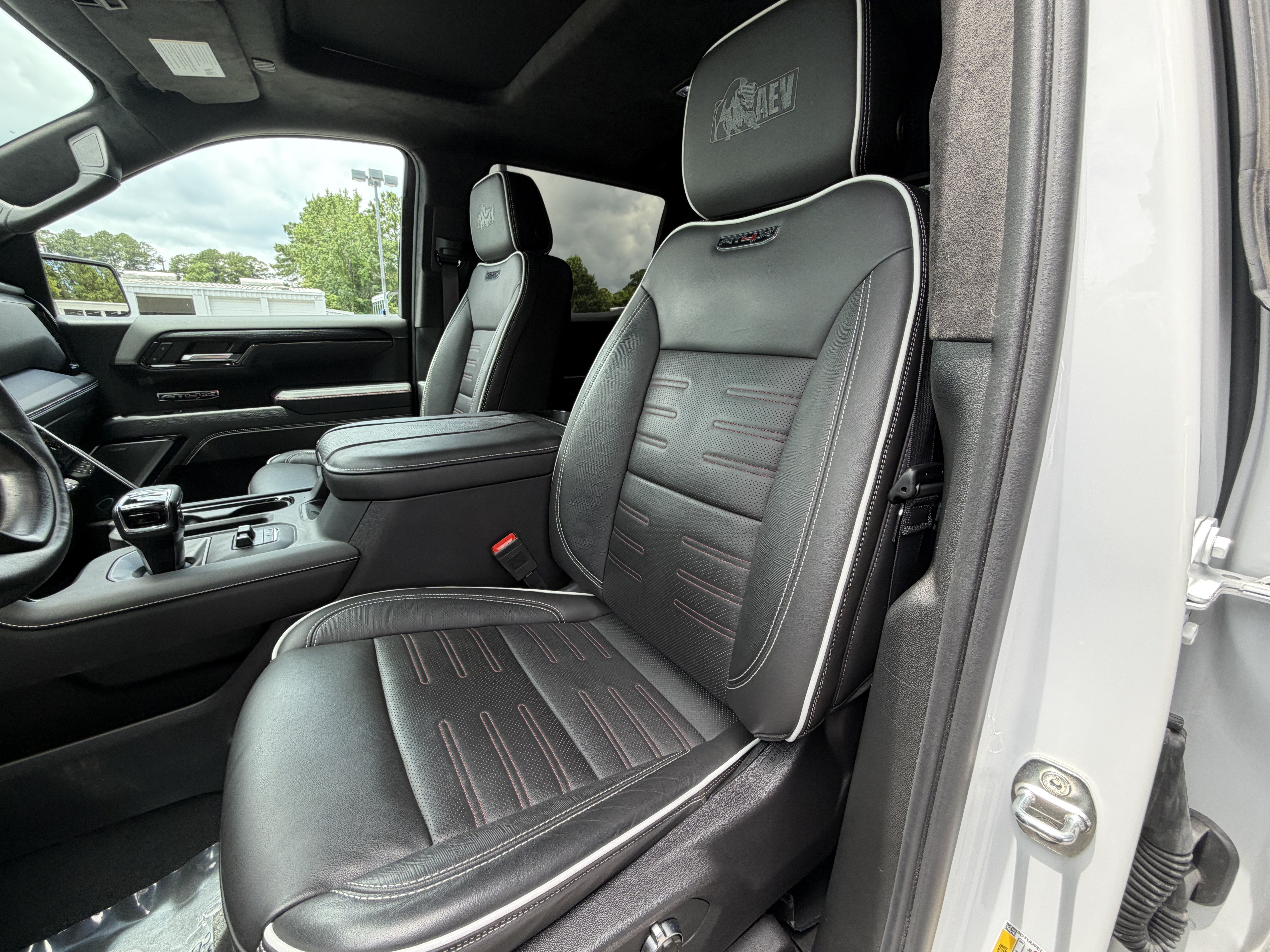 Used 2024 GMC Sierra 1500 AT4X w/ AT4X AEV Edition AWD/4WD image 17