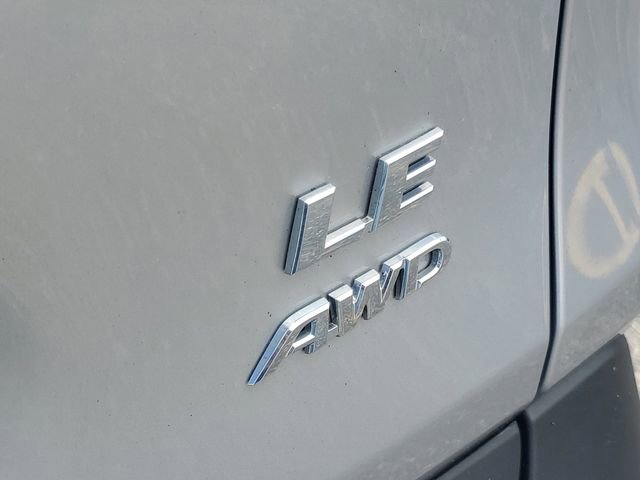 Used 2020 Toyota RAV4 LE image 7