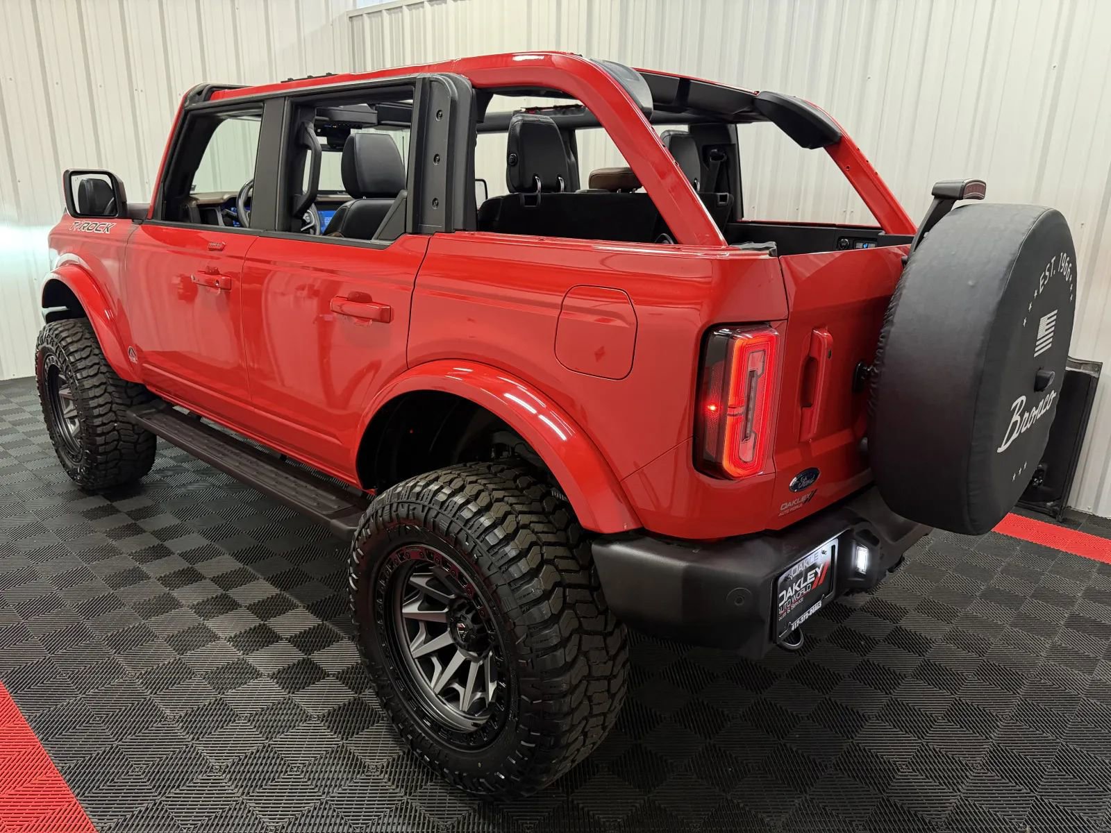 Used 2023 Ford Bronco Outer Banks AWD/4WD image 2