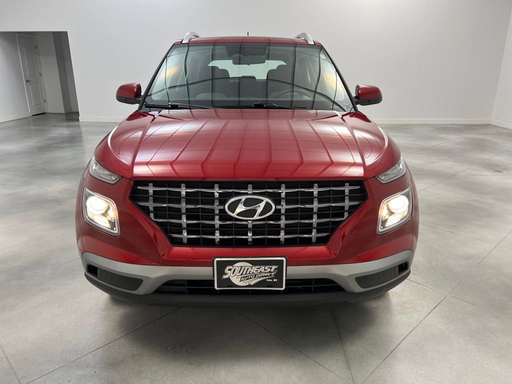 Used 2025 Hyundai Venue SEL video 2