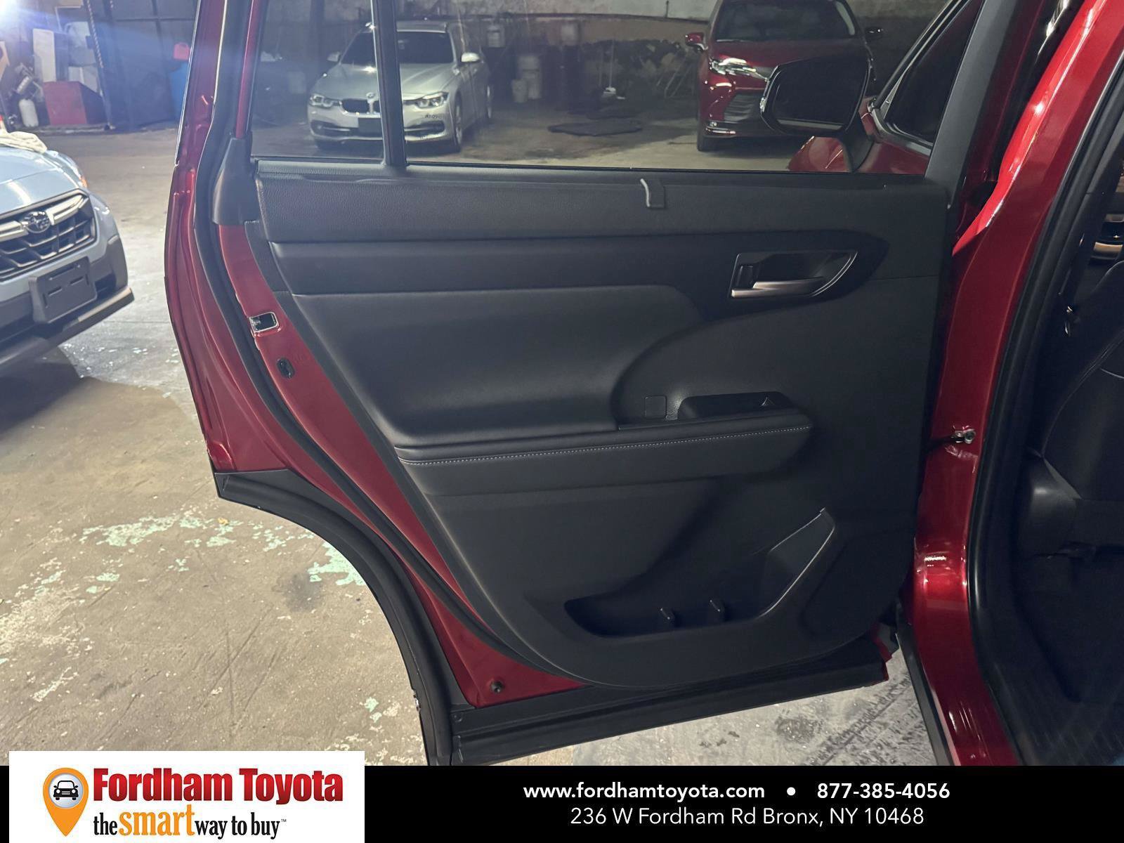 Used 2023 Toyota Highlander XSE AWD/4WD image 11