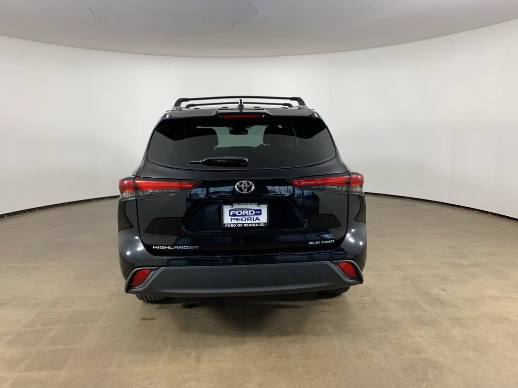 Used 2023 Toyota Highlander XLE AWD/4WD image 10