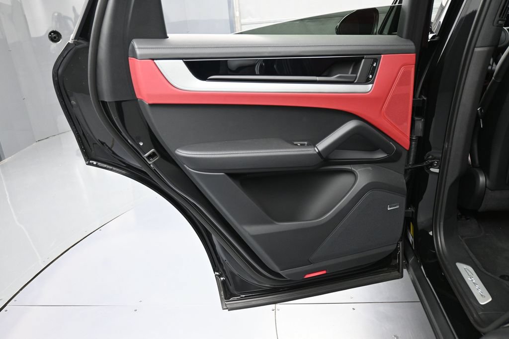 Certified 2026 Porsche Cayenne E-Hybrid Coupe AWD/4WD image 22