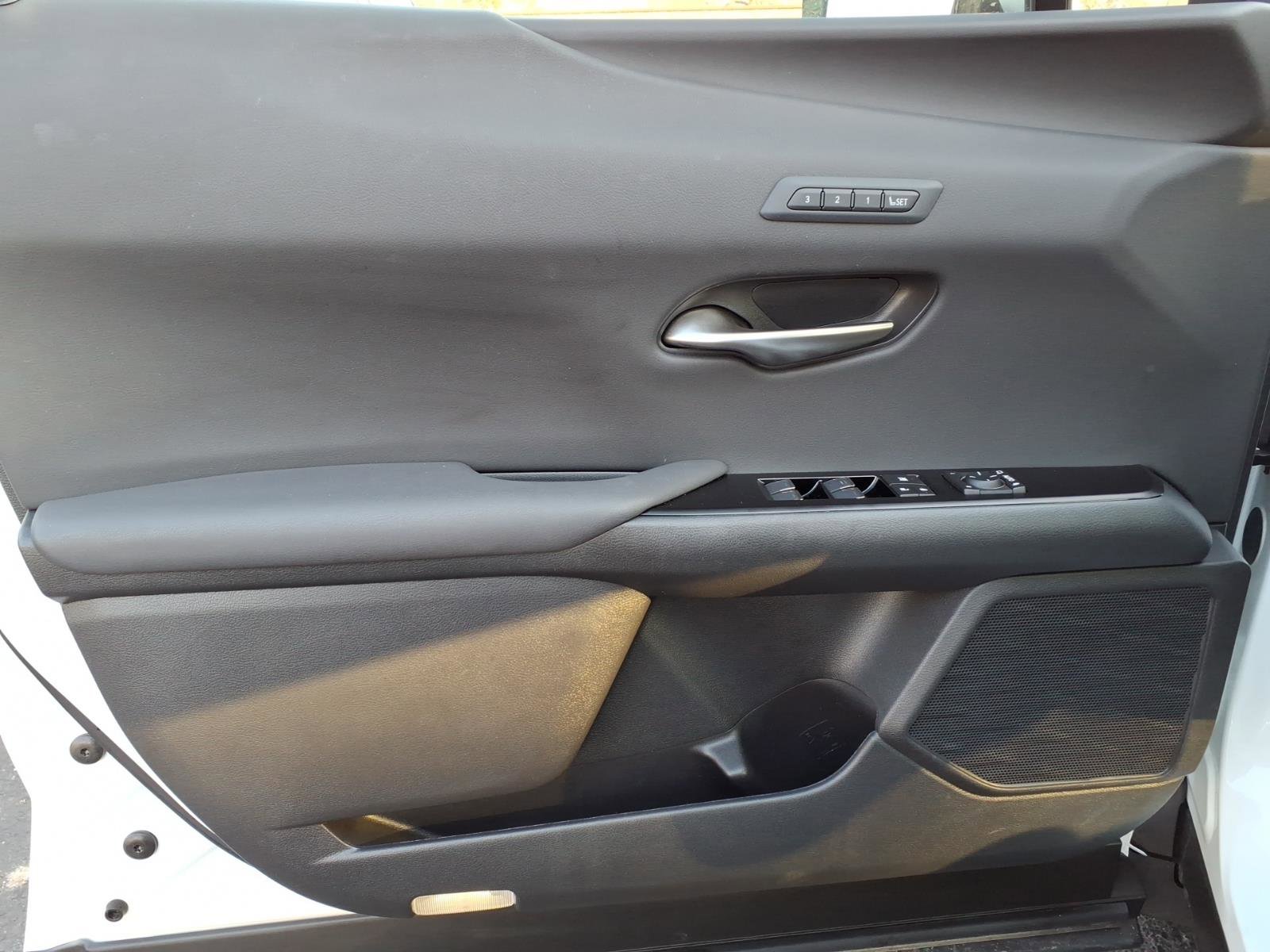 Used 2023 Lexus UX 250h F Sport image 10