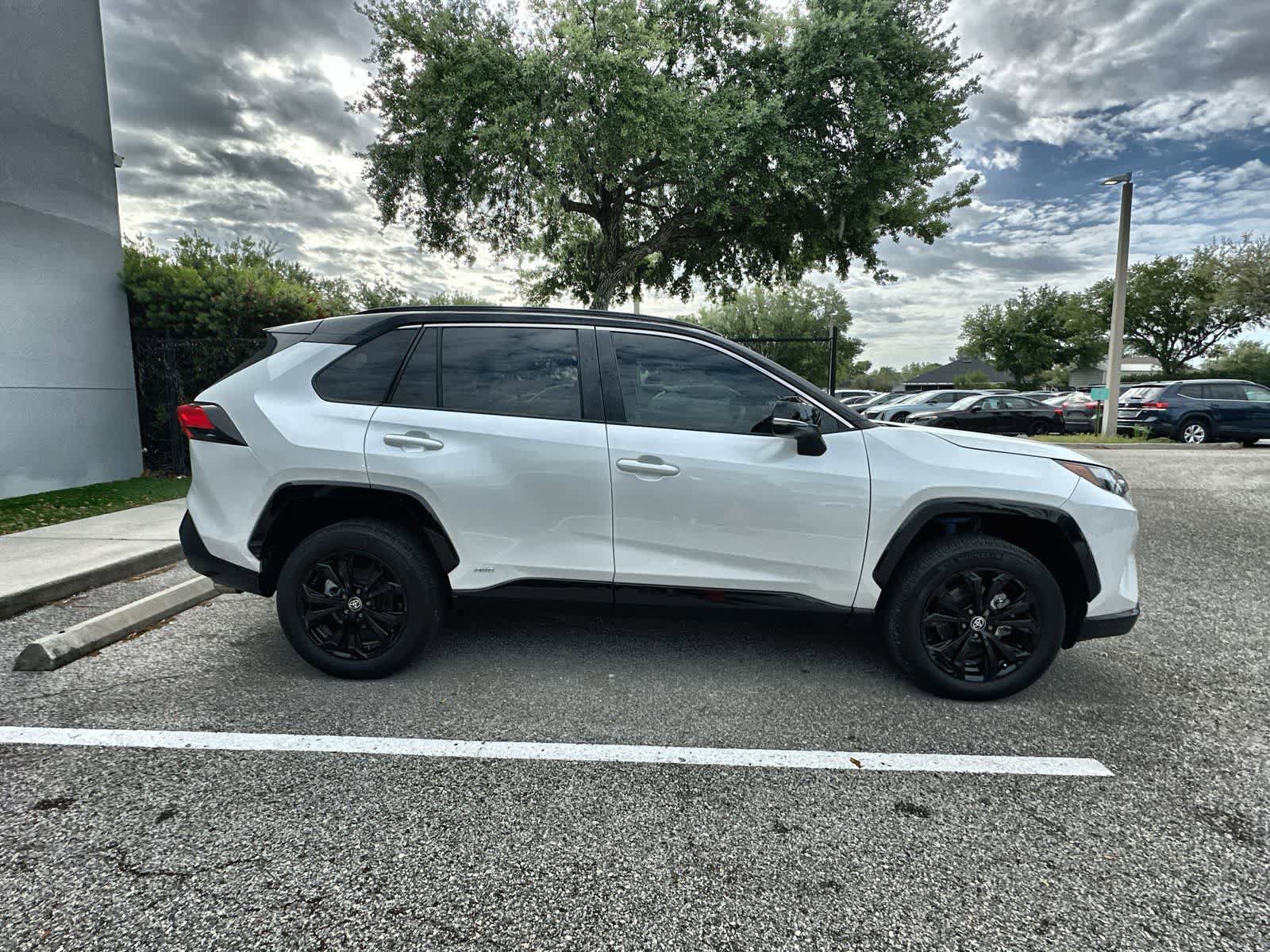 Used 2023 Toyota RAV4 XSE AWD/4WD image 10