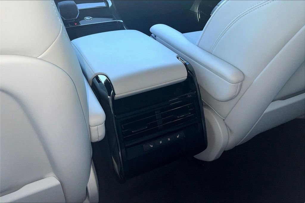 Used 2026 Land Rover Range Rover Sport SE image 25