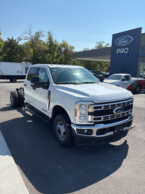 New 2026 Ford F350 XL w/ XL Chrome Package image 3