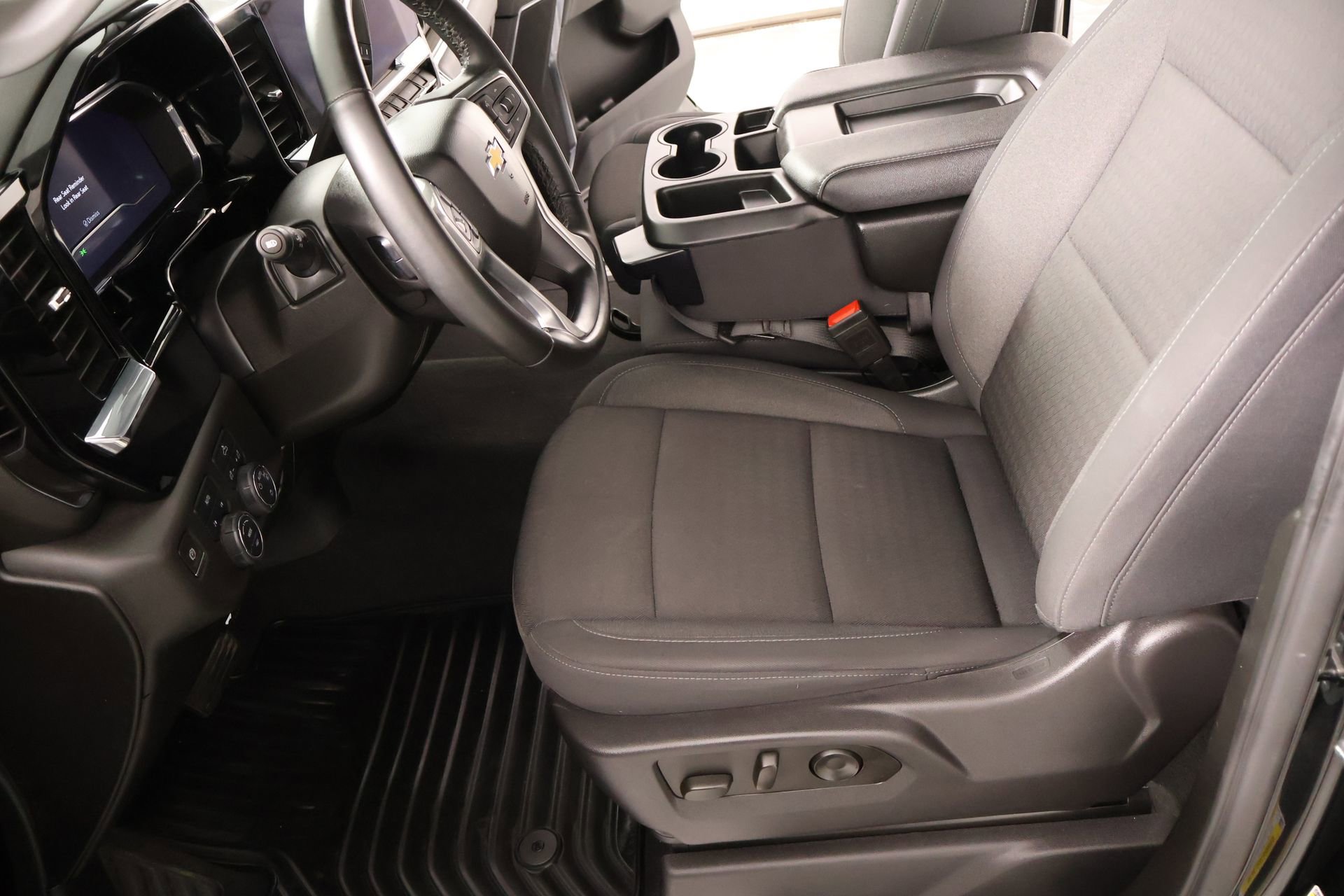 Used 2024 Chevrolet Silverado 1500 LT image 11