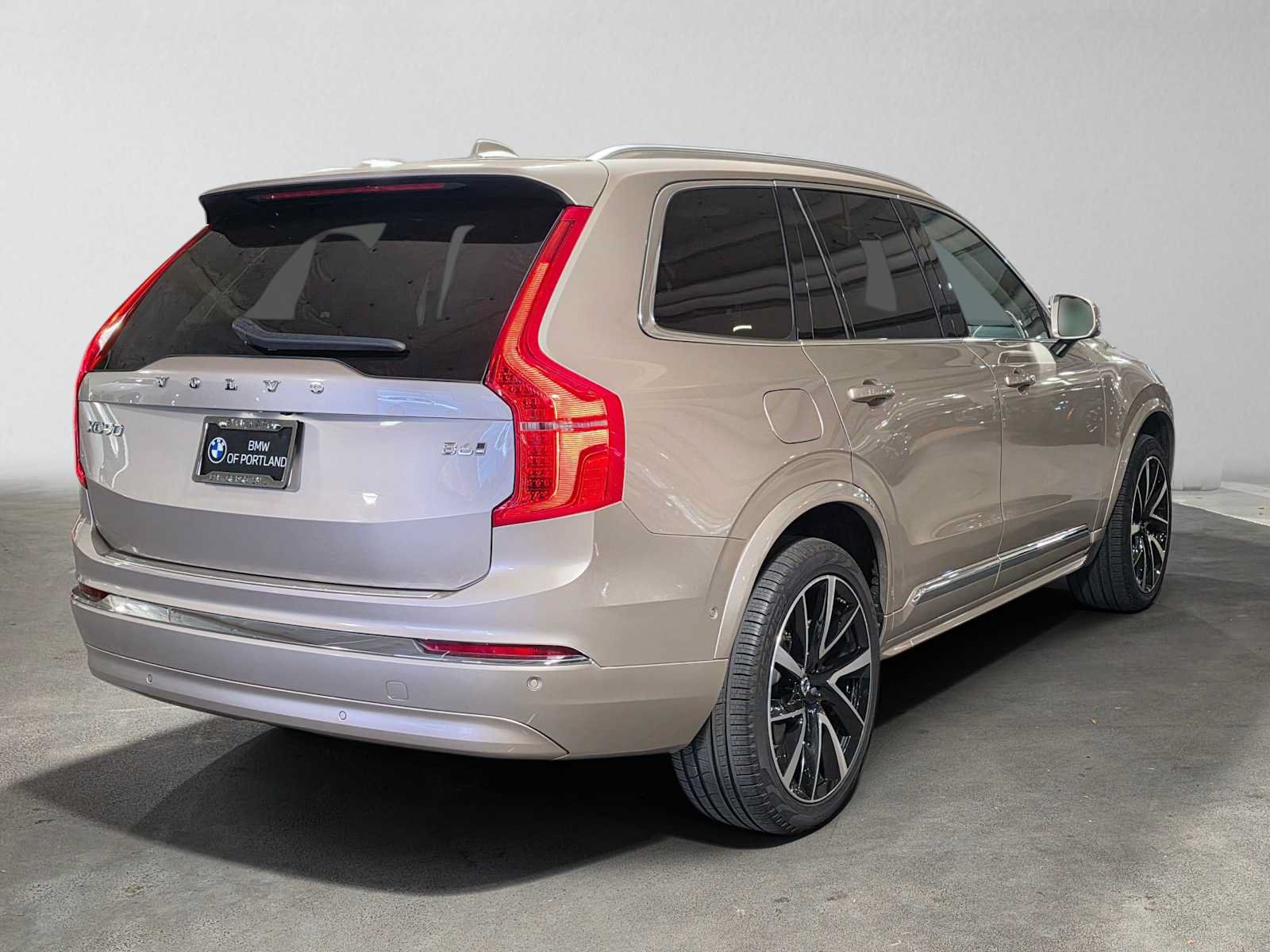Used 2024 Volvo XC90 B6 Plus w/ Protection Package Premier AWD/4WD image 3