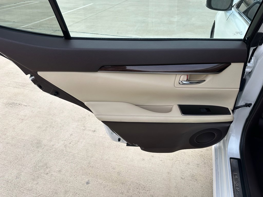 Used 2018 Lexus ES 350 w/ Luxury Package w/Wood Trim image 28