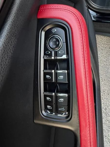 Used 2023 Porsche Macan AWD/4WD image 43