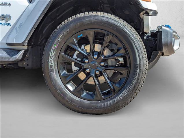 Used 2022 Jeep Wrangler Unlimited Sahara w/ Cold Weather Group AWD/4WD image 24