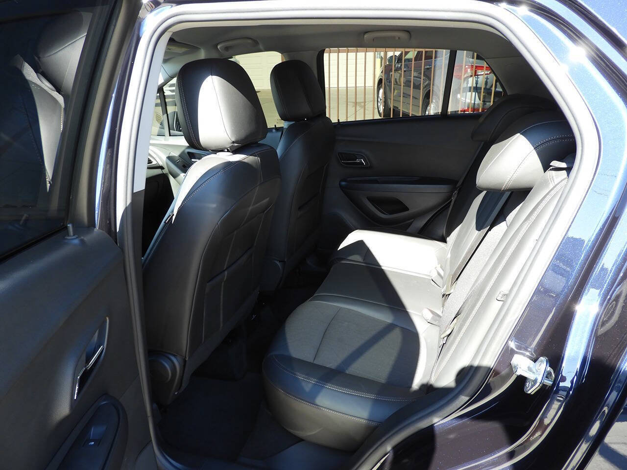 Used 2022 Chevrolet Trax LT w/ Driver Confidence Package AWD/4WD image 22